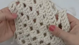 poncho con flecos a crochet2